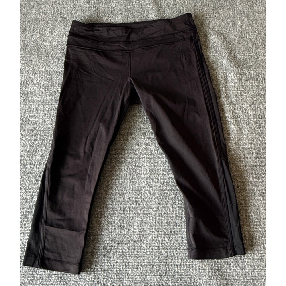 Lululemon Black Cropped Athletic Leggings Mesh Trim Zipper Pocket Size 8